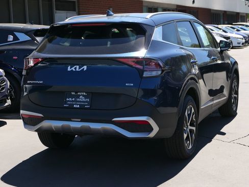 Used 2023 Kia Sportage EX AWD/4WD image 3