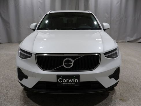 Used 2023 Volvo XC40 B5 Core image 7