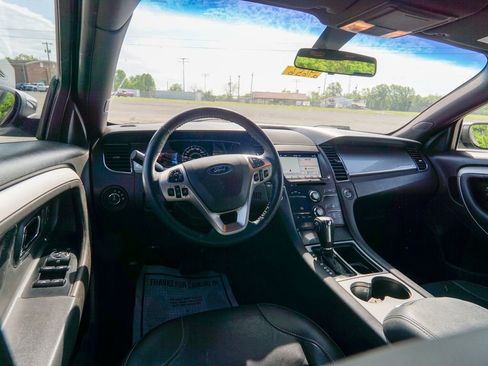 Used 2019 Ford Taurus SEL w/ Equipment Group 201A FWD image 11