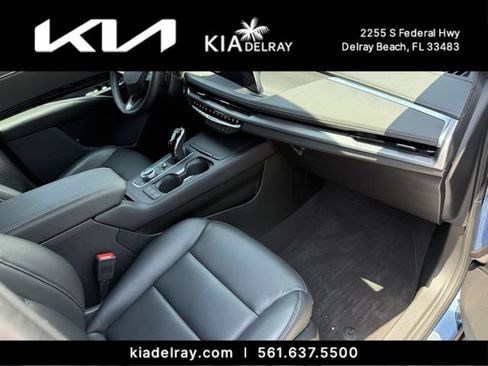Used 2024 Cadillac XT4 Luxury w/ Cold Weather Package FWD image 11