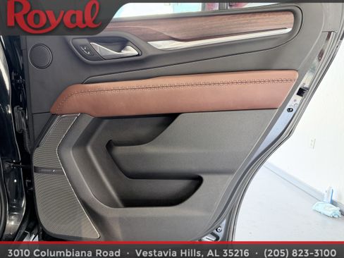 Used 2023 GMC Yukon Denali Ultimate AWD/4WD image 15