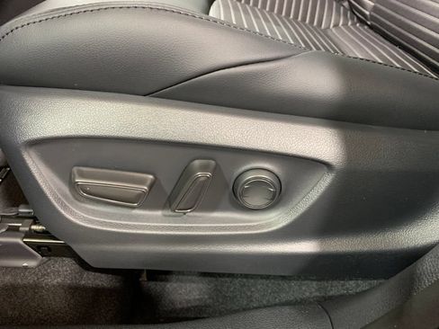 Used 2025 Toyota Corolla Cross AWD Hybrid w/ Convenience Package image 28