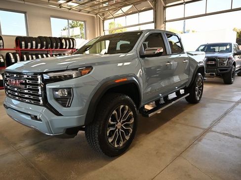 Used 2025 GMC Canyon Denali image 10