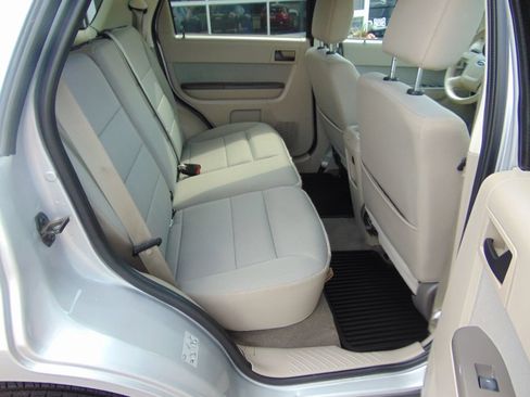 Used 2011 Ford Escape XLT AWD/4WD image 4