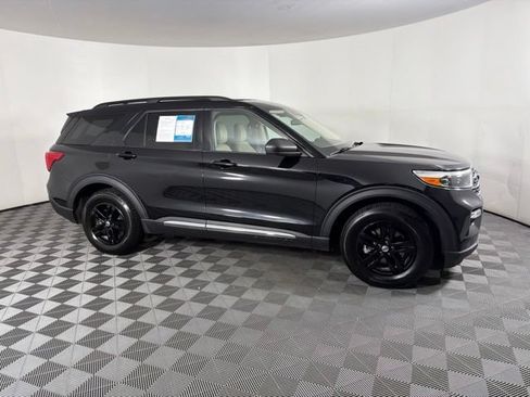 Used 2024 Ford Explorer XLT w/ Equipment Group 202A RWD image 7