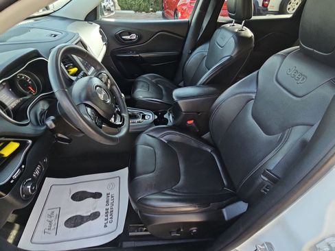 Used 2023 Jeep Cherokee Altitude Lux image 12