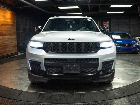 Used 2024 Jeep Grand Cherokee L Laredo image 4