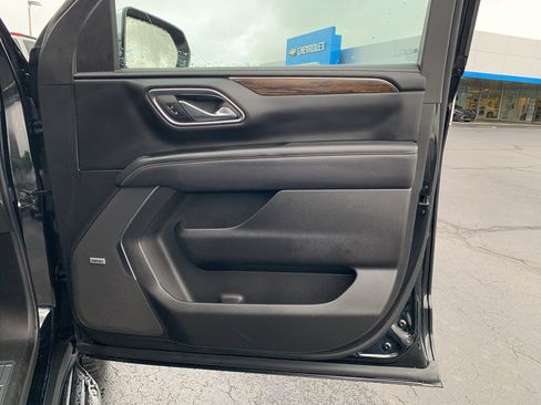 Used 2024 Chevrolet Suburban Premier image 29
