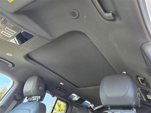 Used 2023 Land Rover Defender 110 S image 10