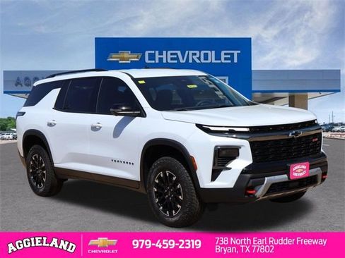 New 2026 Chevrolet Traverse Z71 w/ Enhanced Driving Package AWD/4WD image 3