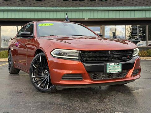 Used 2021 Dodge Charger SXT w/ Blacktop Package image 2