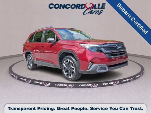 Used 2025 Subaru Forester Limited AWD/4WD image 1