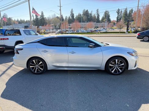 Used 2022 Nissan Maxima SV w/ Floor Mat Group FWD image 9