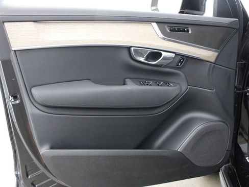 Certified 2025 Volvo XC90 B6 Plus image 16