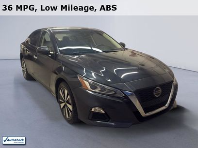 Used 2022 Nissan Altima 2.5 SV w/ SV Premium Package