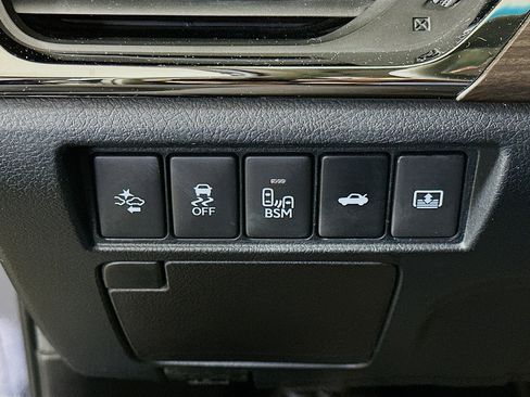 Used 2016 Toyota Avalon Limited w/ Toyota Safety Sense Package image 16