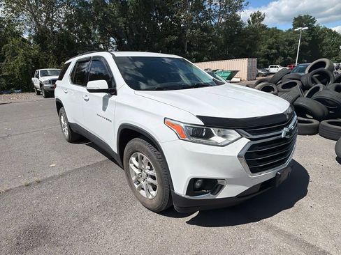 Used 2020 Chevrolet Traverse LT w/ Driver Confidence II Package AWD/4WD image 3