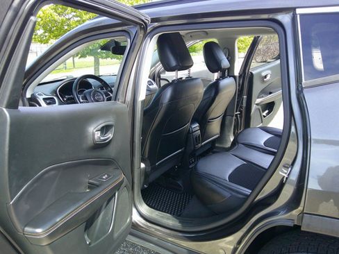 Used 2019 Jeep Compass Latitude w/ Popular Equipment Group AWD/4WD image 43