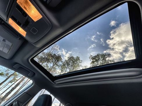 Used 2018 Toyota RAV4 XLE image 29