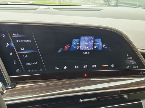Used 2022 Cadillac Escalade ESV Premium Luxury AWD/4WD image 18