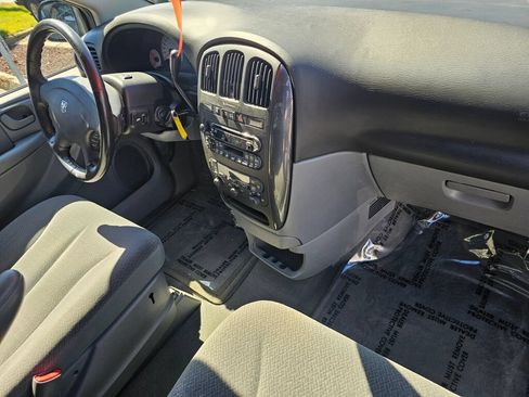 Used 2005 Dodge Grand Caravan SXT w/ Premium Group FWD image 13