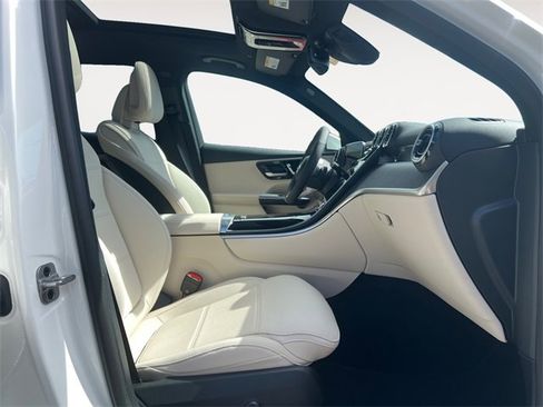 Used 2025 Mercedes-Benz GLC 300 4MATIC image 15