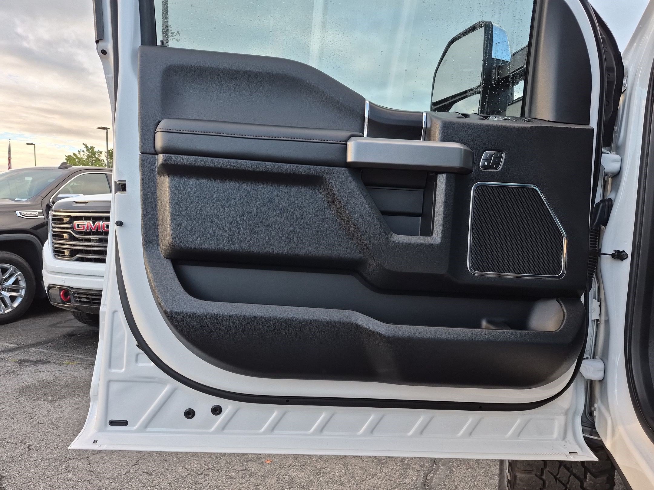 Used 2019 Ford F350 Platinum w/ Platinum Ultimate Package AWD/4WD image 14