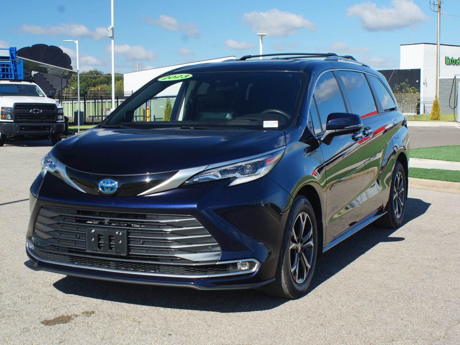 Used 2023 Toyota Sienna Platinum FWD image 25