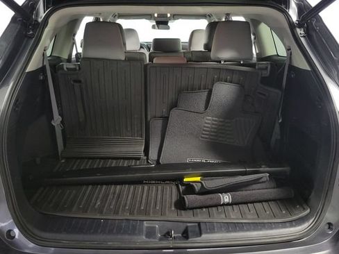 Used 2023 Toyota Highlander LE AWD/4WD image 28