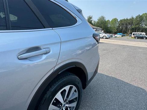 Used 2022 Subaru Outback Premium AWD/4WD image 17