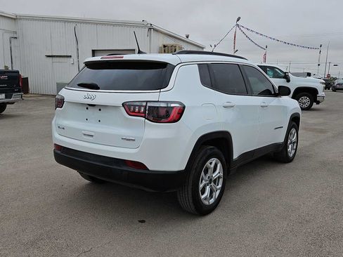 Used 2025 Jeep Compass Latitude AWD/4WD image 8