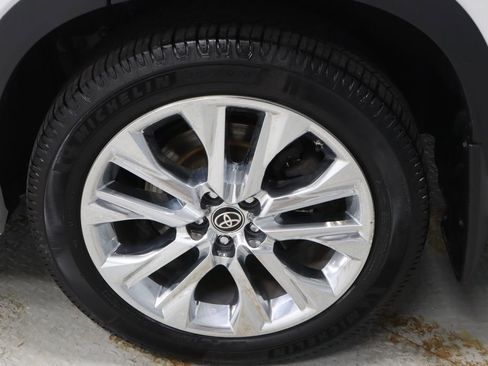 Used 2023 Toyota Highlander Limited image 18