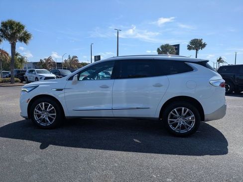 Used 2023 Buick Enclave Essence w/ Experience Buick Package FWD image 7