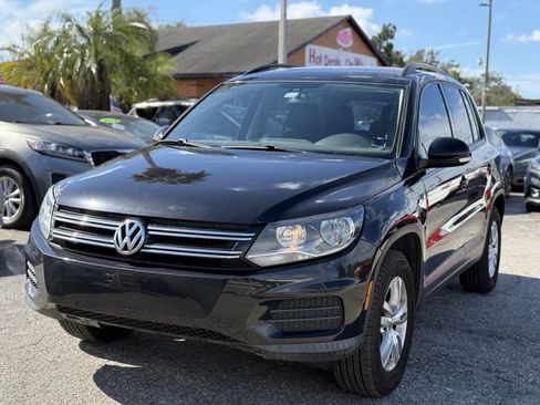 Used 2016 Volkswagen Tiguan S image 3