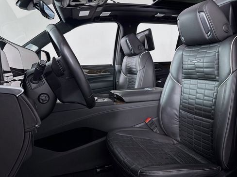 Used 2024 Cadillac Escalade Sport Platinum image 17