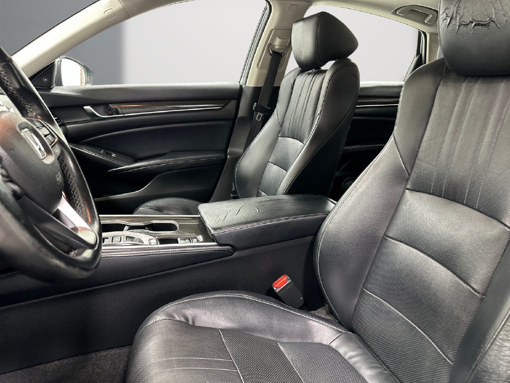 Used 2018 Honda Accord Touring image 14