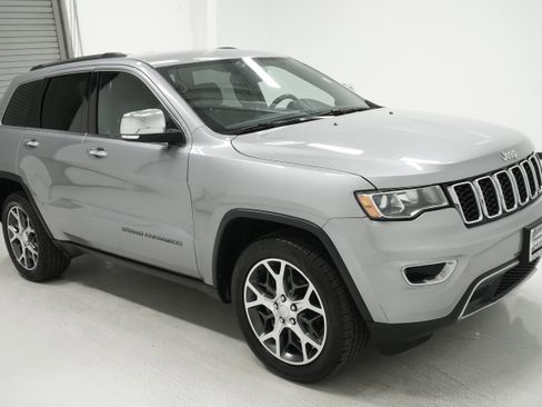 Used 2019 Jeep Grand Cherokee Limited w/ Trailer Tow Group IV image 3