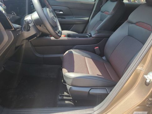 Certified 2025 Nissan Kicks SR FWD image 15