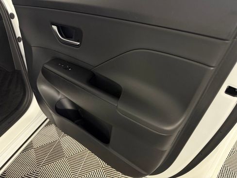 Used 2025 Hyundai Kona Limited FWD image 32