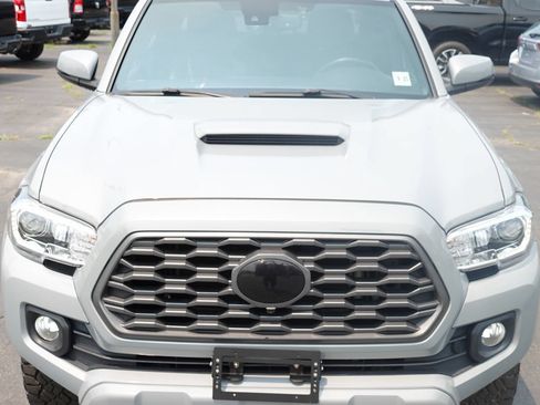 Used 2020 Toyota Tacoma TRD Off-Road AWD/4WD image 6