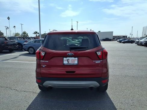 Used 2019 Ford Escape Titanium image 4