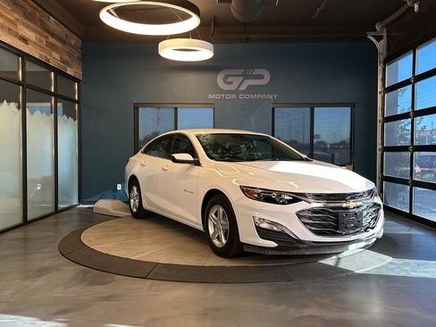 Used 2024 Chevrolet Malibu LS FWD image 1