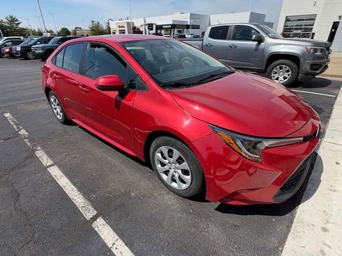 Used 2021 Toyota Corolla LE image 2