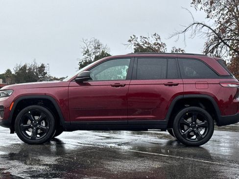 New 2025 Jeep Grand Cherokee Altitude AWD/4WD image 6