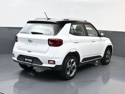 Certified 2025 Hyundai Venue Limited image 4