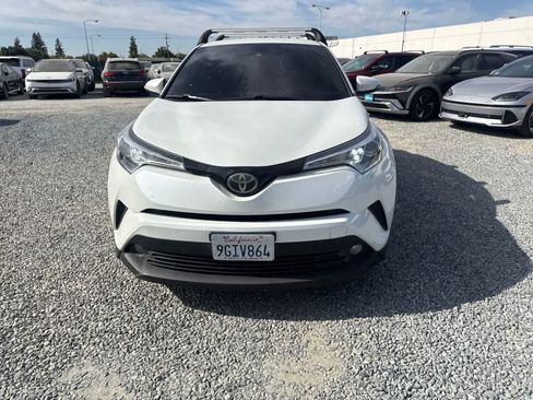 Used 2018 Toyota C-HR XLE FWD image 2