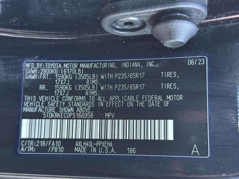 Used 2023 Toyota Sienna LE FWD image 32