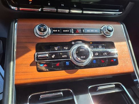 Certified 2023 Lincoln Aviator Reserve w/ Equipment Group 201A image 17