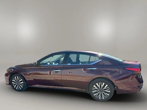 Used 2024 Nissan Altima 2.5 SV image 4