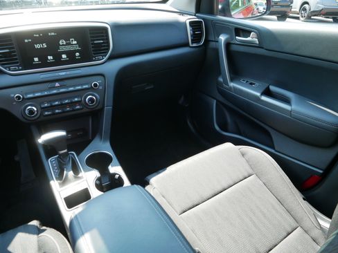 Used 2020 Kia Sportage LX AWD/4WD image 11